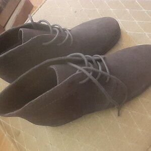 White Mountain leather boots